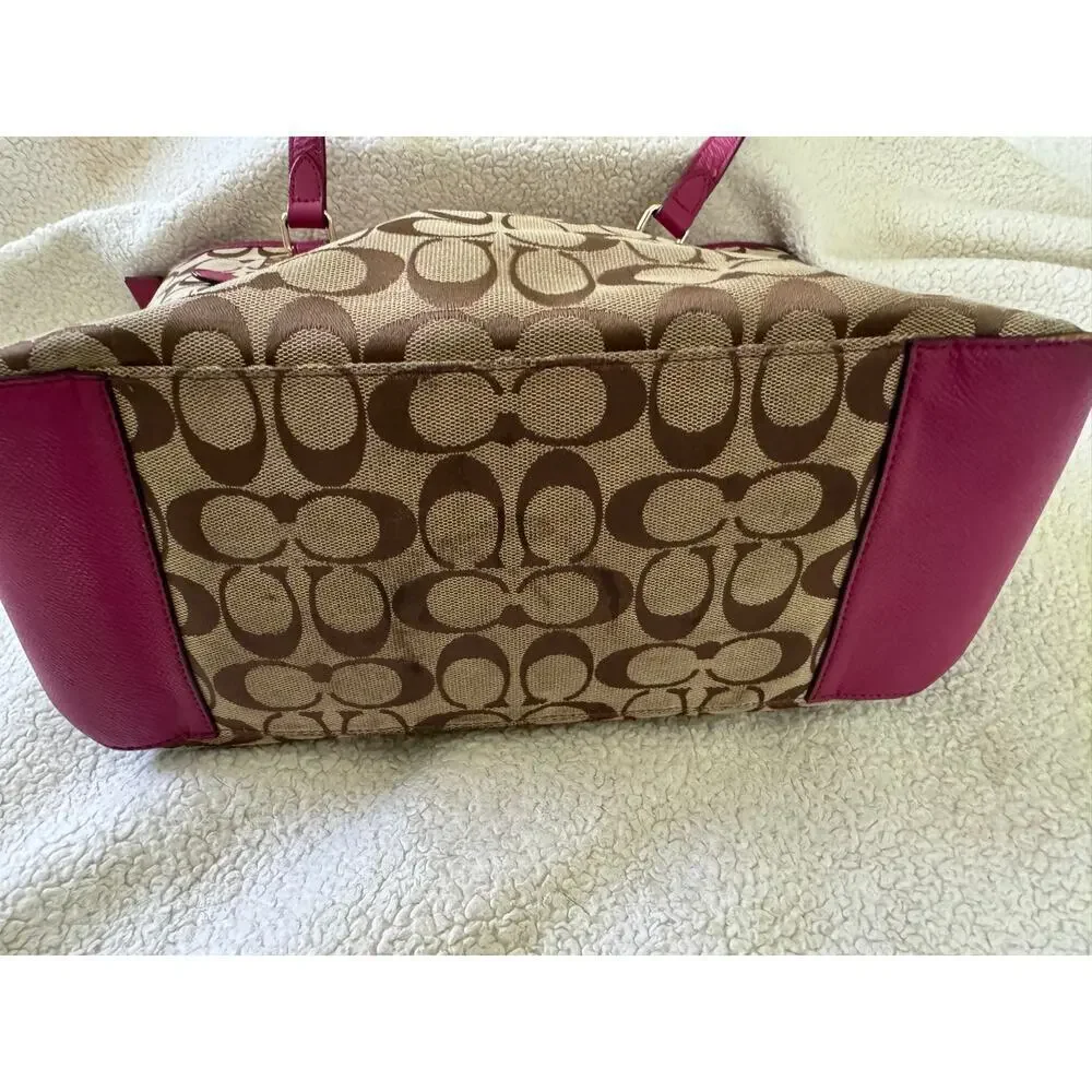 Coach 12cm Signature Zip Top “City Tote”.